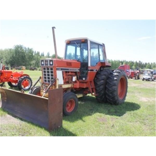 IHC 1086 TRACTOR