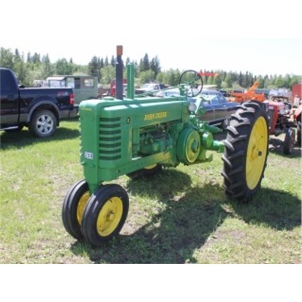 JOHN DEERE MODEL B TRACTOR