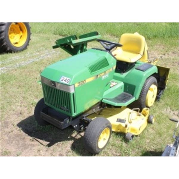 JOHN DEERE 320 RIDING MOWER