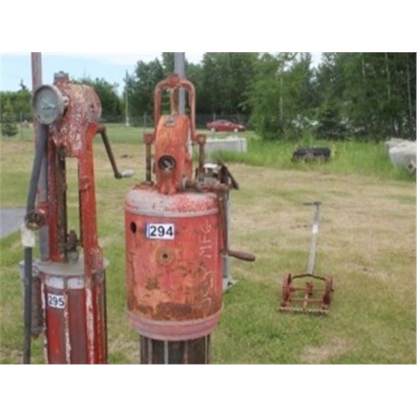 RED UPRIGHT GAS PUMP - NOT SEIZED