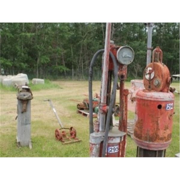 WAYNE UPRIGHT GAS PUMP - STILL TURNS