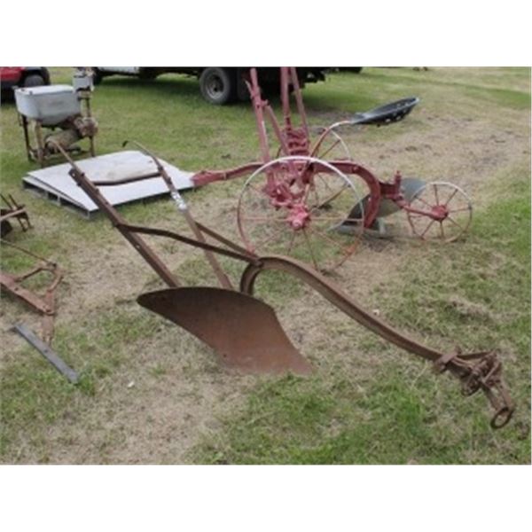 JOHN DEERE SINGLE BOTTOM RAKING PLOW