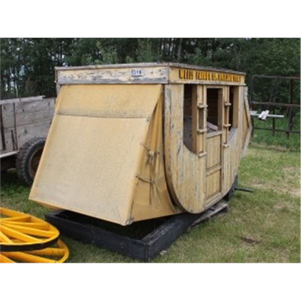 IMITATION STAGE COACH C/W 4 WHEELS