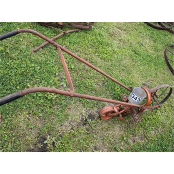 ORANGE GARDEN SEEDER