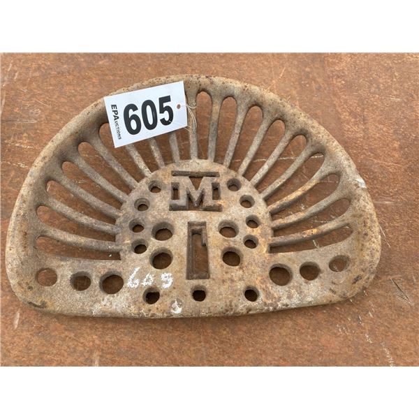 "M" ANTIQUE TRACTOR SEAT