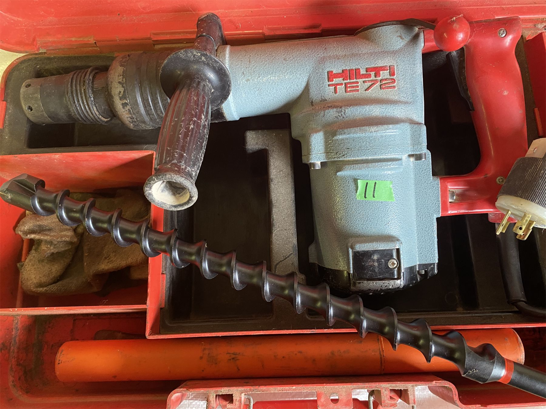 HILTI MODEL TE72 HD DRILL W/ NEW BIT & CASE