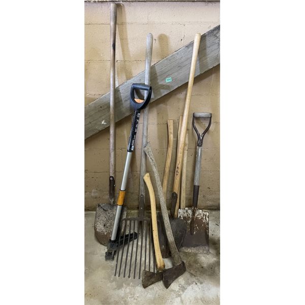 JOB LOT OF GARDEN TOOLS