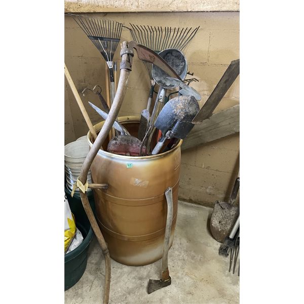 JOB LOT OF GARDEN TOOLS