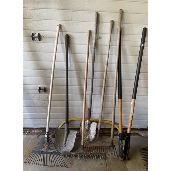 JOB LOT OF GARDEN TOOLS