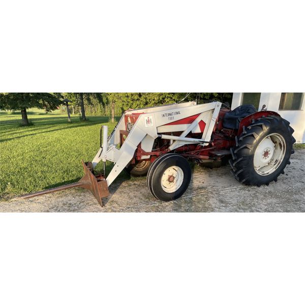 INT 434 TRACTOR W/ LOADER