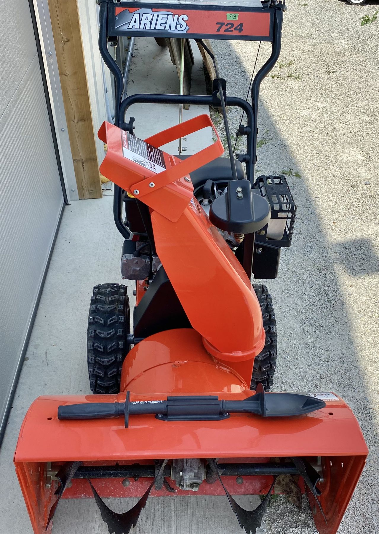 ARIENS 724 SNOWBLOWER MODEL 932046 AS NEW