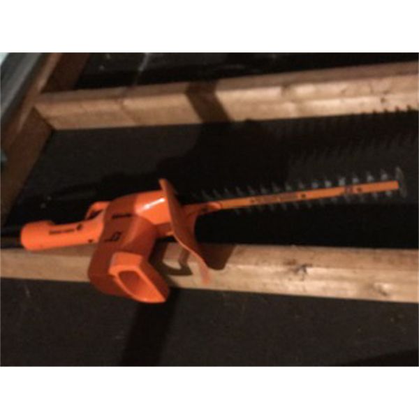HEDGE TRIMMER