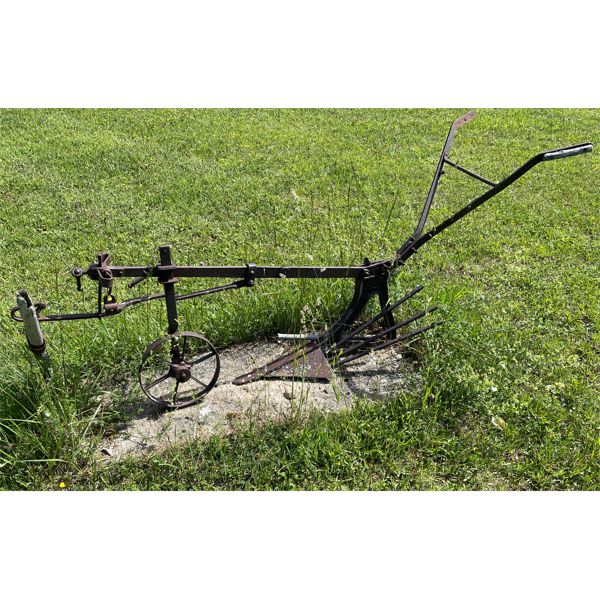 ANTIQUE GREEN POTATO PLOW