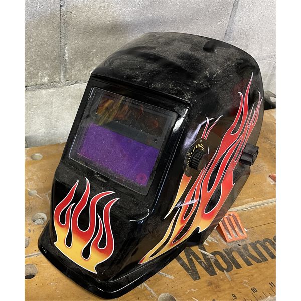 AUTO DARKENING WELDING HELMET