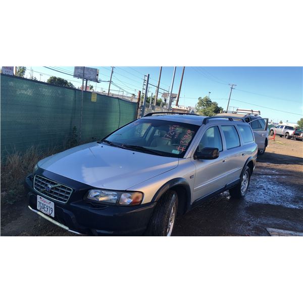 2004 Volvo XC70