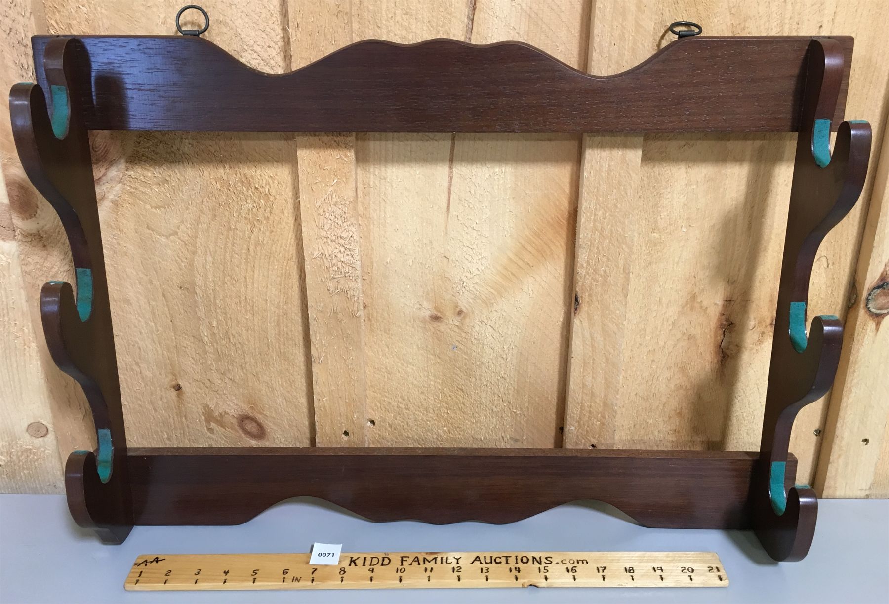 3 GUN RACK - WALL MOUNT STYLE