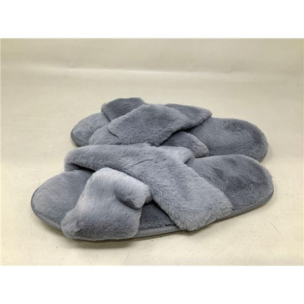 Bergman Kelly Women's Fleece Memory Foam Slipper (9-10)