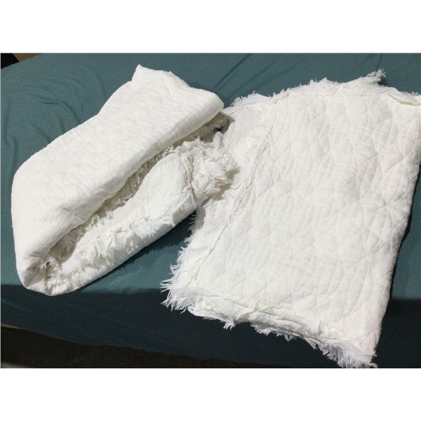 Niudecor Double Coverlet and 2 Shams