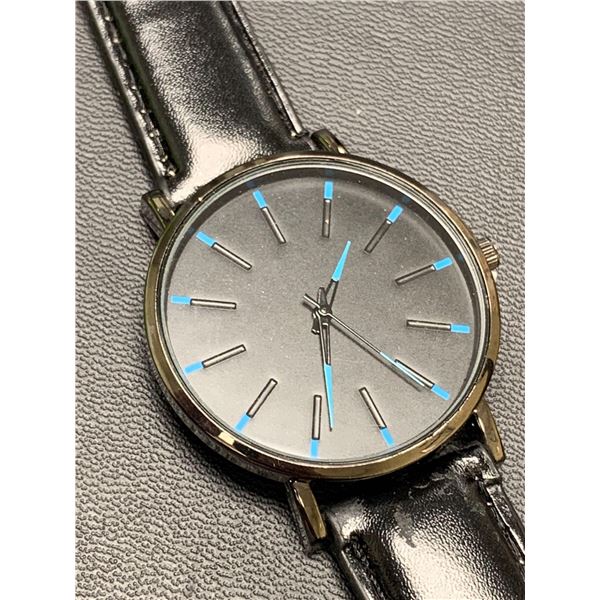 NEW Gents leather strap Geneva executive wrist watch