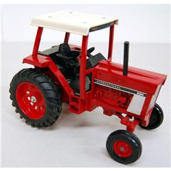 International 886 tractor