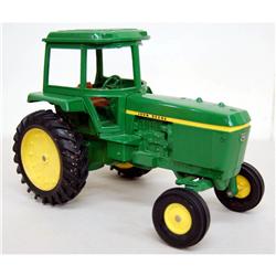 John Deere 4430 w/2 caps org.