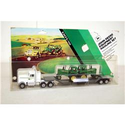 John Deere 4440 w/truck NIB 1/64
