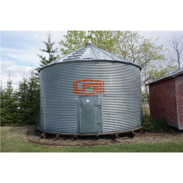 UFA2700Bushel Bin with good wood floor