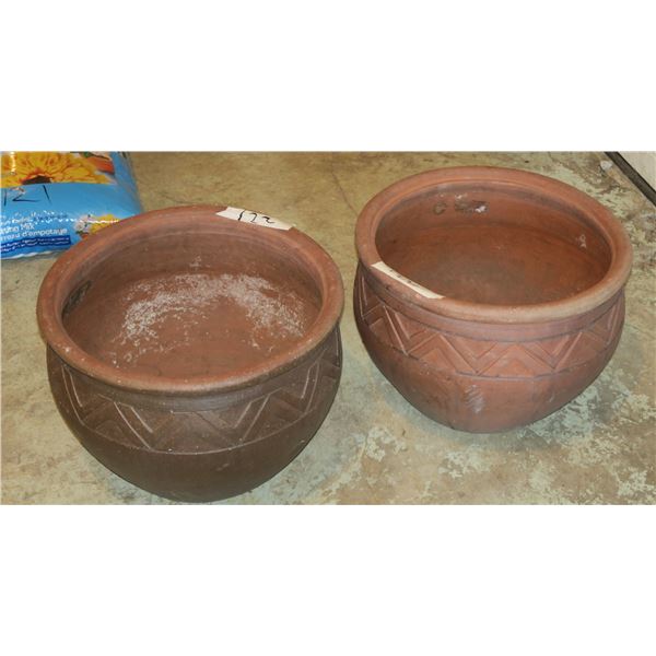 2 Plant Pots