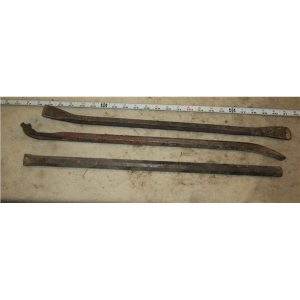 2 Pry Bars & Chisel