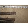 Image 3 : 2 Pry Bars & Chisel