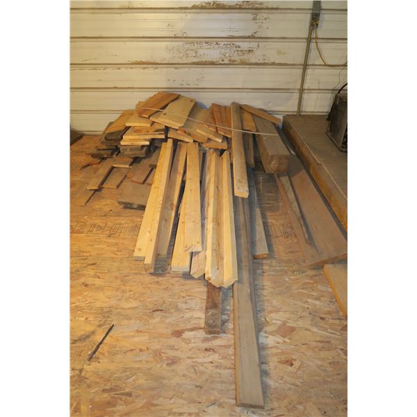 Lot of Various Scrap Wood 2×4, 2×6, etc.