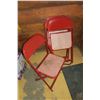 Image 1 : 3 Folding Chairs, 1 damaged