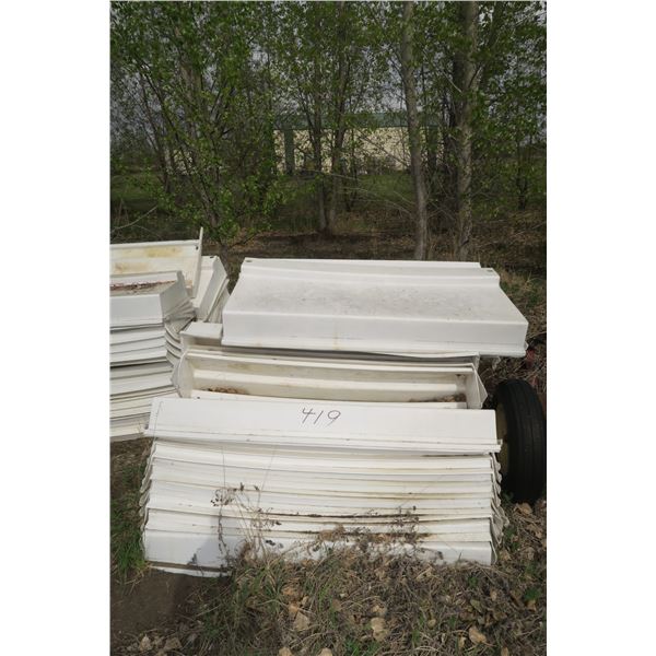 Approx. 50 Plastic Rabbit Troughs