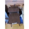 Image 2 : Vintage end table 24"×22"×18"