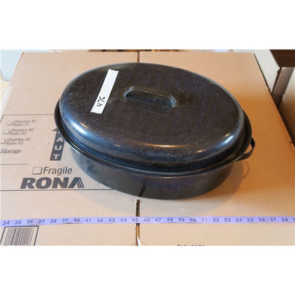 Roaster + Decorative pie plates