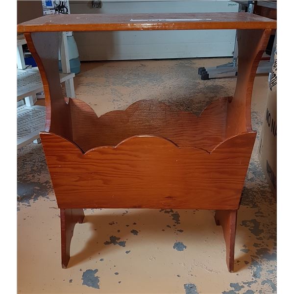 End Table magazine rack 20"×11"×24"