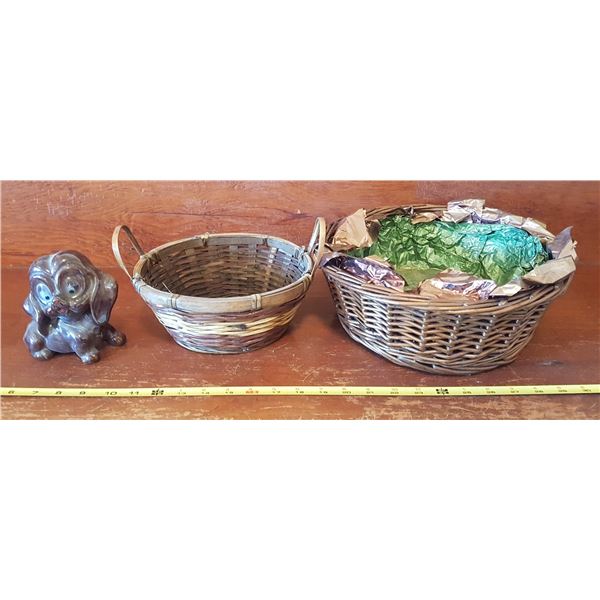 2 Baskets & Dog Figurine