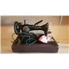 Image 5 : Vintage Sewing Machine