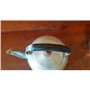 Image 8 : Lot Pressure Cooker & Kitchenware