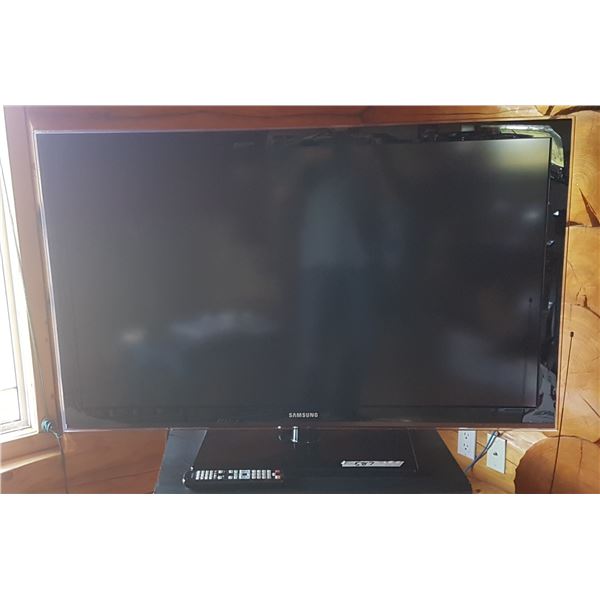 Samsung 46" LCD TV C/W Remote & Manual