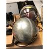 Image 1 : Pair of sphere illuminates to show character from the popular sci-fi tv series