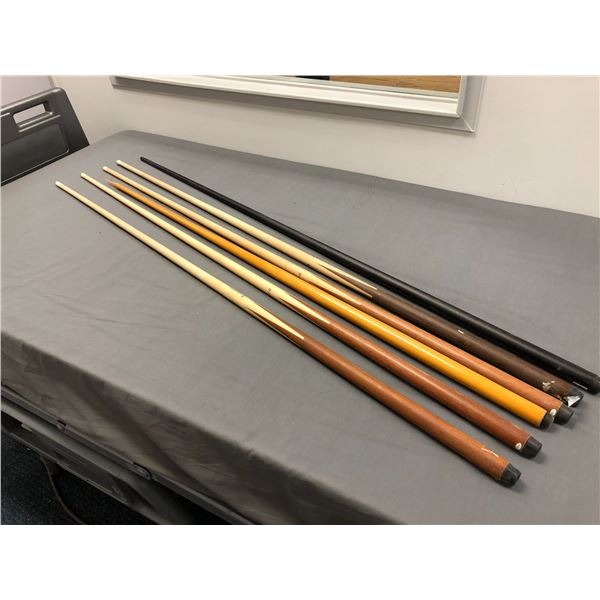 Lake shore bunker - group of 6 assorted pool cues from the popular sci-fi series