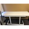 Image 2 : Recovery room rolling table from the popular sci-fi series