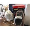 Image 1 : 3 electric heaters from the sci-fi show