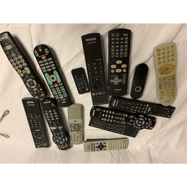 LOT OF REMOTE CONTROLLERS