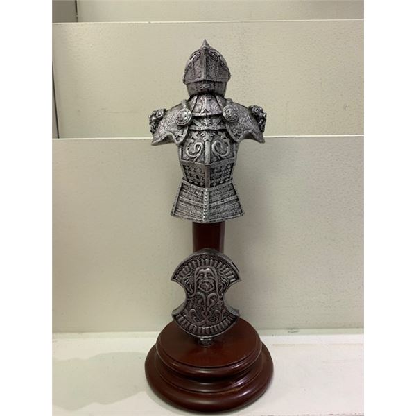 COLLECTABLE KNIGHT FIGURE