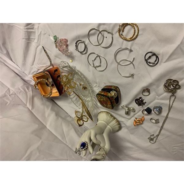 LOT OF JEWELRY