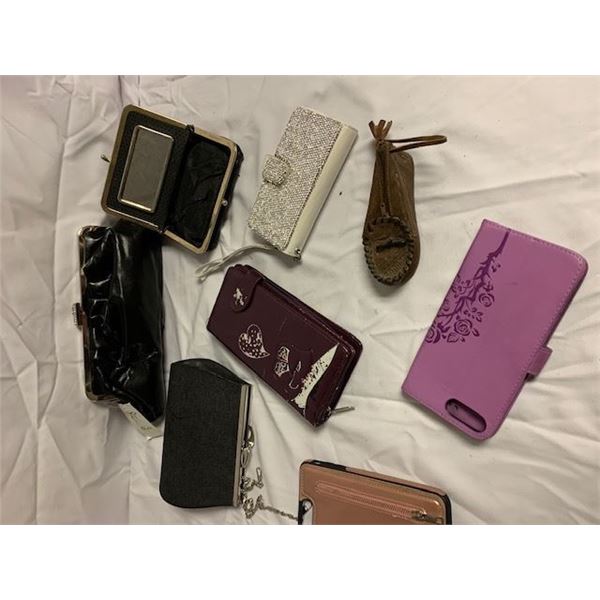LOT OF PURSES