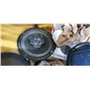 Image 2 : Box of 5 1/4" and 6 1/2" dual band speakers