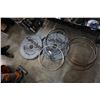 Image 1 : 2 mounatin bike and 2 road bike wheels with 2 campagnolo wheel bags